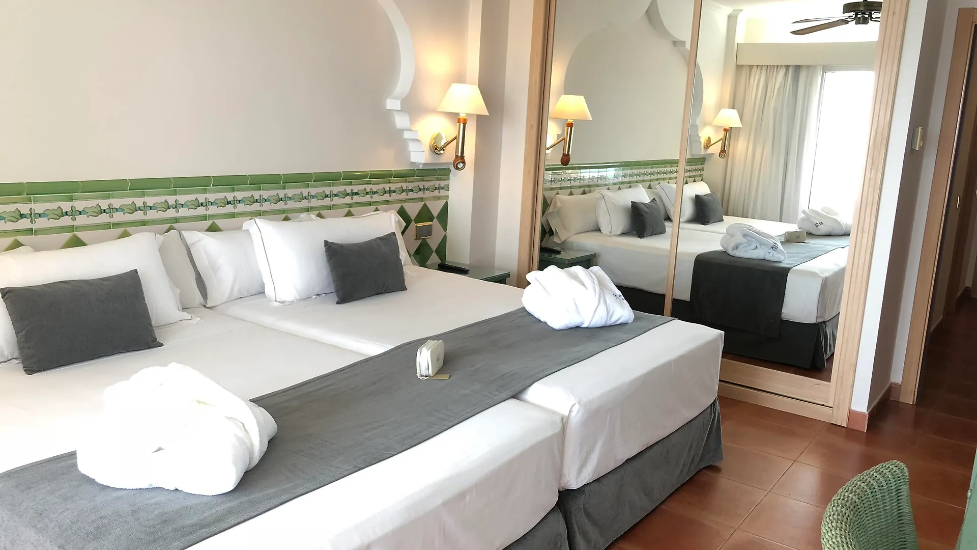 Playacalida Hotel Almunecar 4*,